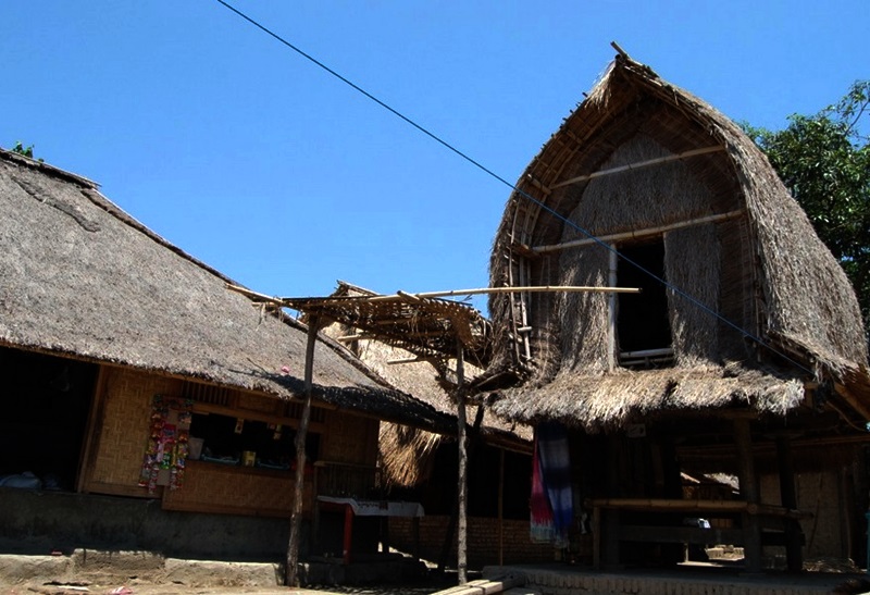 Tempat Wisata di Lombok Desa Sade