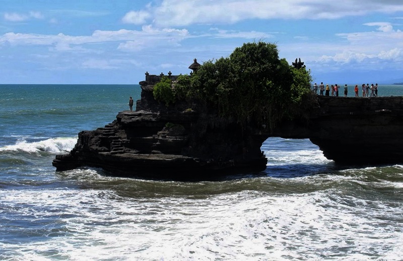 Tempat Wisata di Lombok Pura Batu Bolong